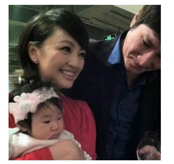 茶館里的秘密:午后對話揭曉羅海瓊的老公是誰啊