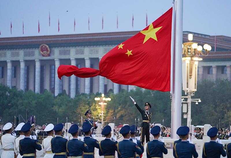 天安門拂曉奇遇:一場(chǎng)關(guān)于中國(guó)人民解放軍儀仗隊(duì)升國(guó)旗的儀式的深度對(duì)話