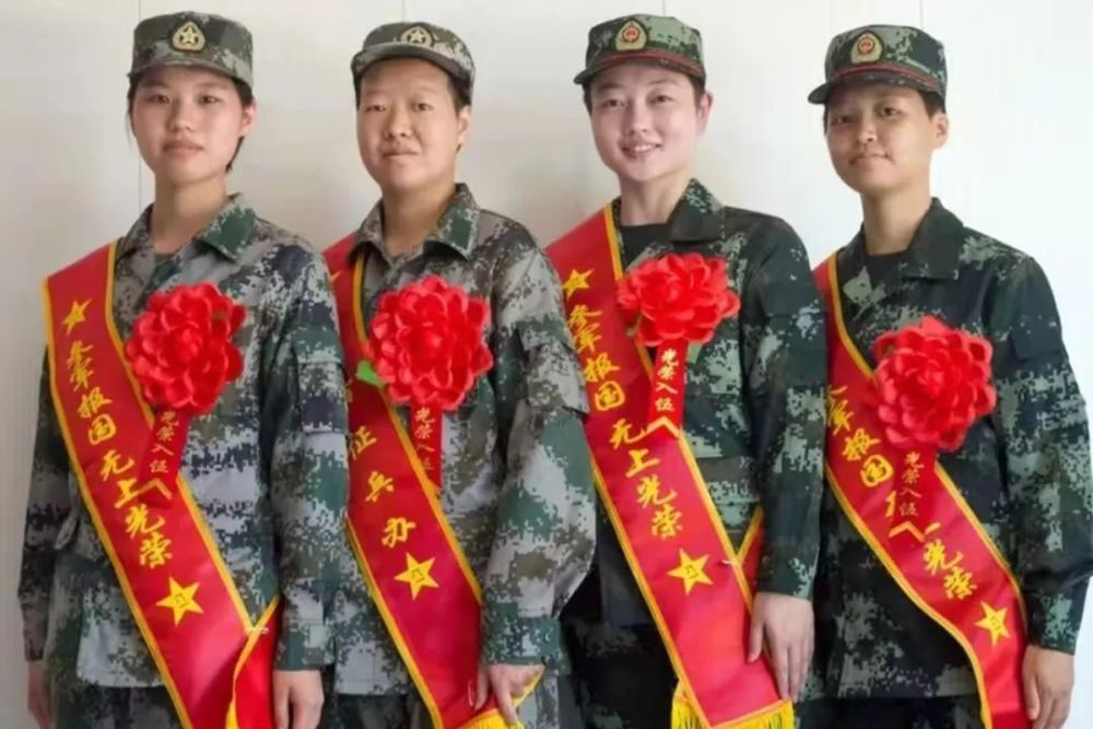 咖啡館奇遇:解碼中國人民解放軍儀仗隊女兵張雅茹退伍的幕后故事與社會啟示