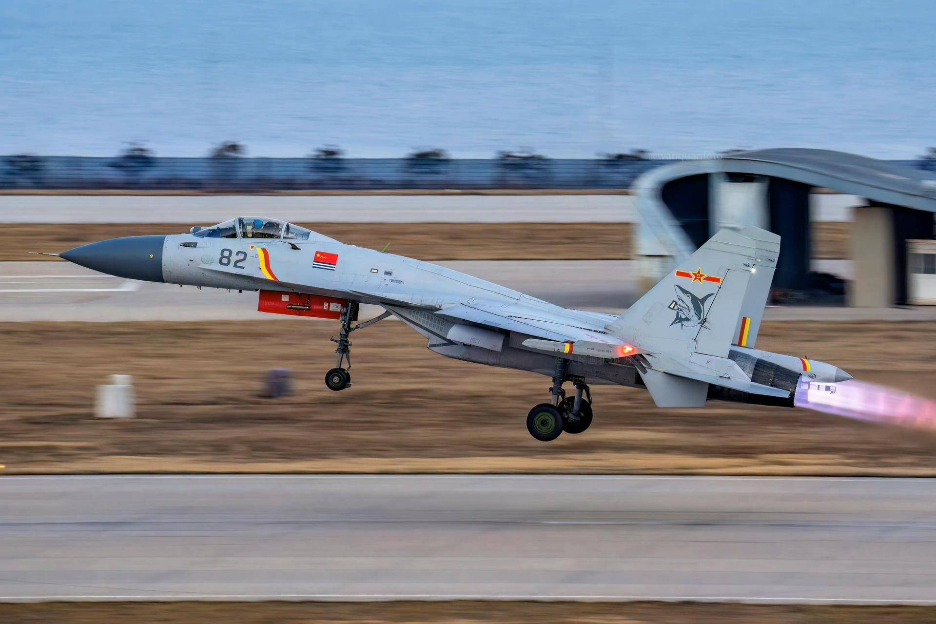 艦載機(jī)