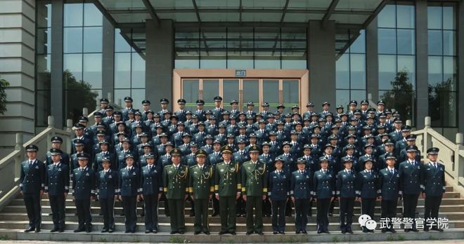 夢境與現(xiàn)實(shí)的交織:探尋中國人民武裝警察部隊(duì)警官學(xué)校的“秘密”對(duì)話