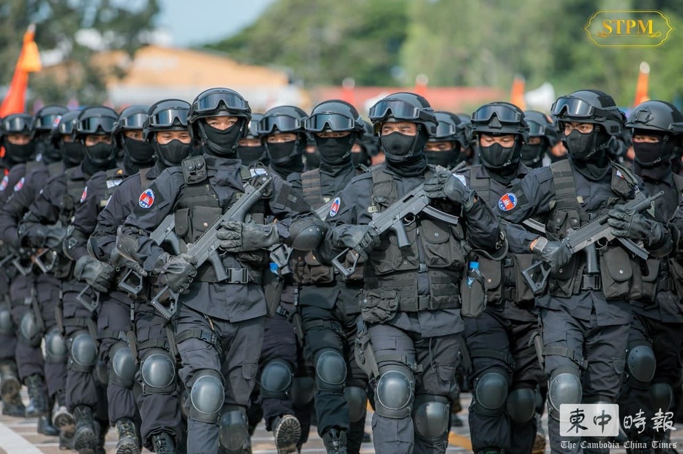 礪劍深藍:我與中國人民武裝警察特種警察學院的穿越時空對話