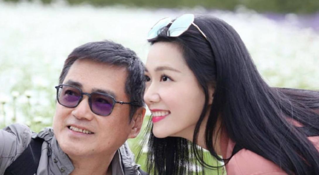 時空回眸：咖啡館里關(guān)于湯鎮(zhèn)宗老婆的照片和資料的奇遇對話