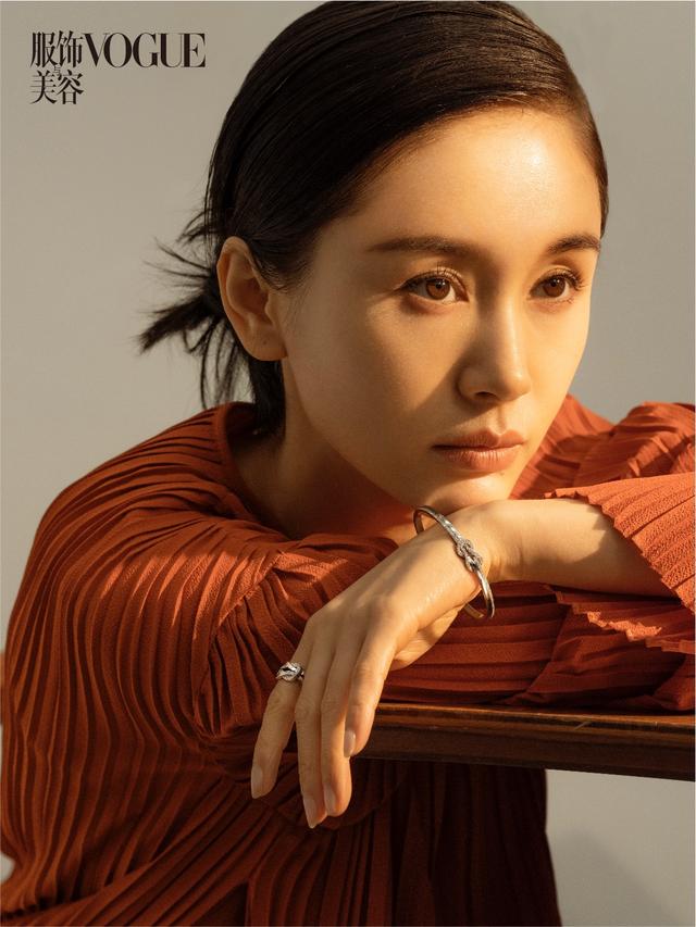 咖啡館里的熒幕人生：細(xì)品王子文簡(jiǎn)歷個(gè)人簡(jiǎn)介的獨(dú)特魅力