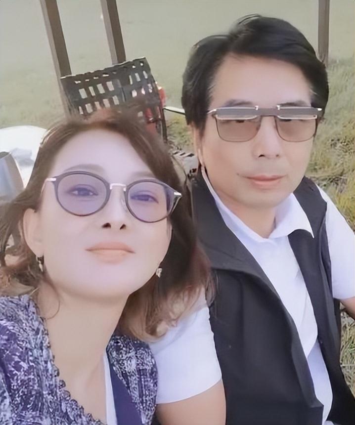 時空對話：探尋演員牛莉現(xiàn)任丈夫的隱秘畫像