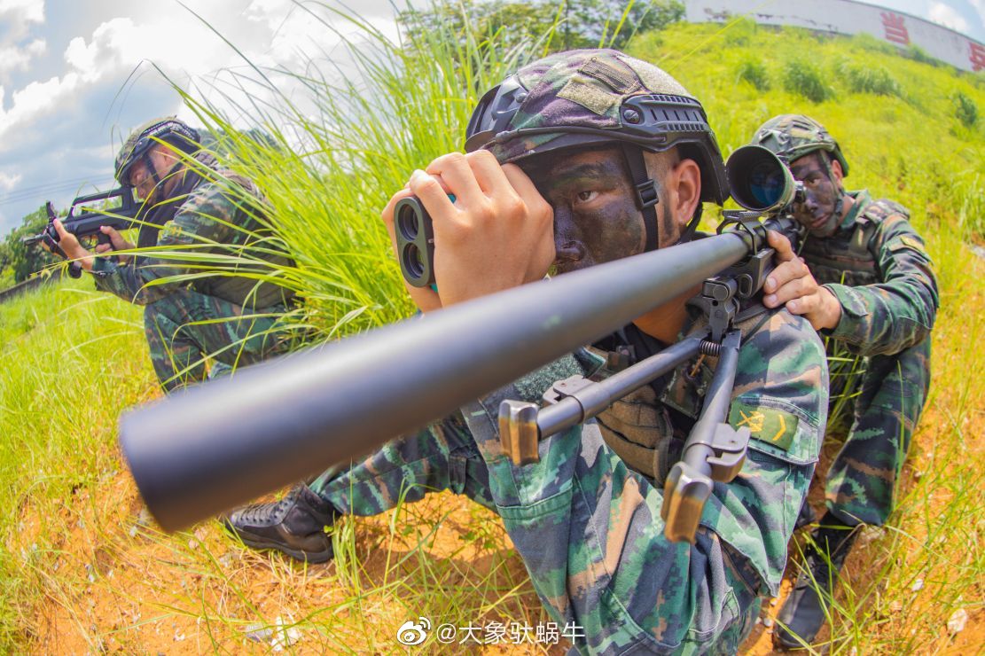 礪劍深藍:我與中國人民武裝警察特種警察學院的穿越時空對話