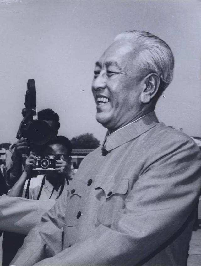 深度解析：1982年中國(guó)國(guó)防部長(zhǎng)是誰(shuí)？兼論其歷史貢獻(xiàn)與時(shí)代背景