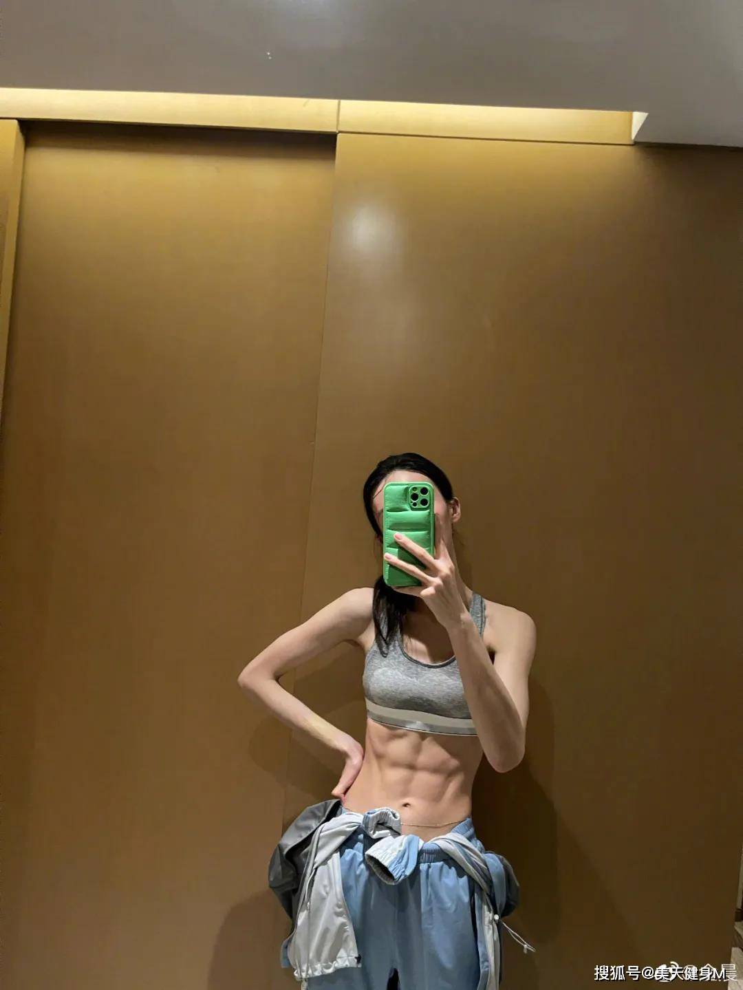 朱亞文老婆身高體重全解析：深度揭秘沈佳妮的熒幕內(nèi)外真實數(shù)據(jù)與健康管理秘訣