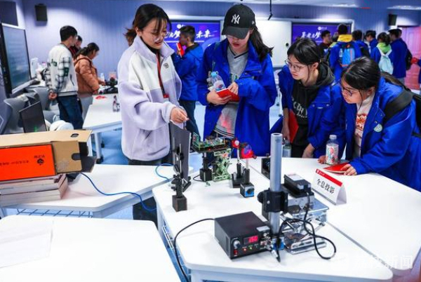 奇遇未來：探秘2025年新奧正版免費大全的數(shù)字邊境