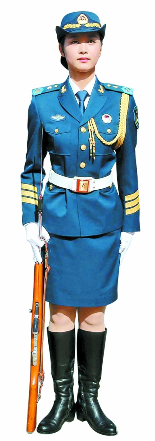 榮光之旅：一位紀(jì)錄片導(dǎo)演與中國(guó)人民解放軍儀仗隊(duì)女兵的深情對(duì)話