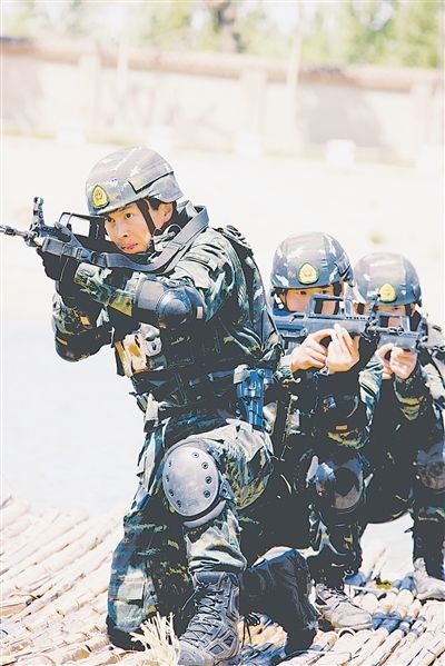 咖啡館奇遇：深度探尋中國(guó)人民武裝警察部隊(duì)特種警察學(xué)院的軍警身份迷思