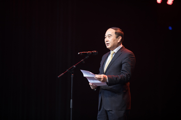 《愛情公寓》賈小西扮演者深度解析:熒幕背后的精彩與職業(yè)旅程