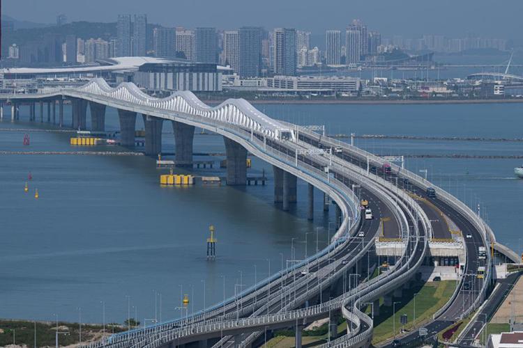 探秘2025澳門未來圖景:一場關(guān)于“新澳門正版內(nèi)部”的深度對話