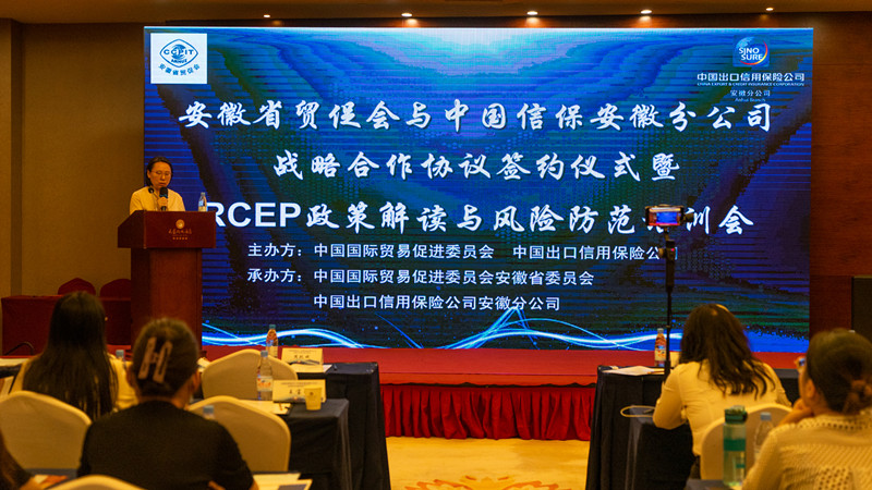 聚焦“2025年新澳門期期準”:社會輿論熱點下的多維審視與爭議解析