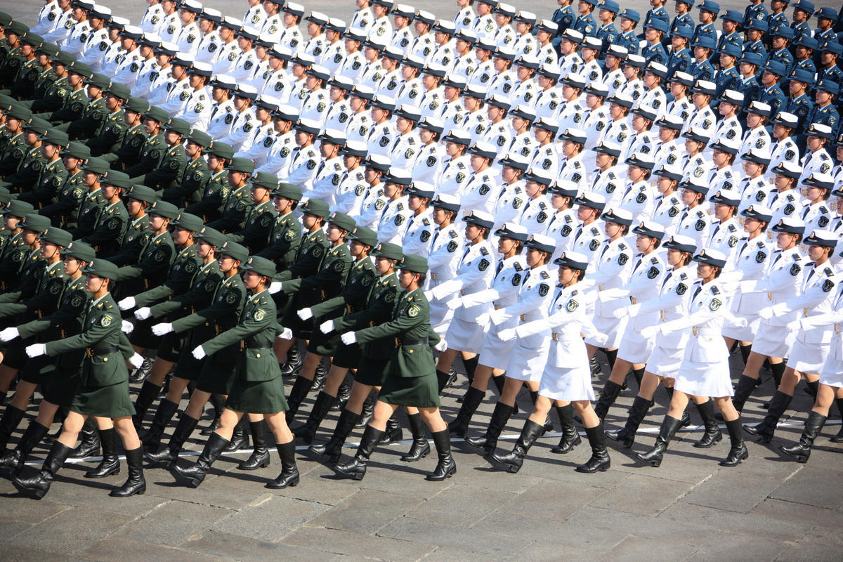 三軍儀仗隊(duì)老照片：穿越歷史的影像，記錄時(shí)代精神的深度解析